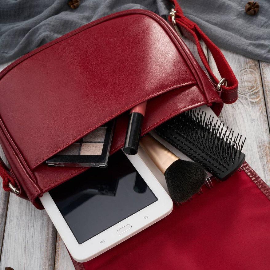 Torebka damska skórzana listonoszka ze skóry licowej czerwona T-39-KRD