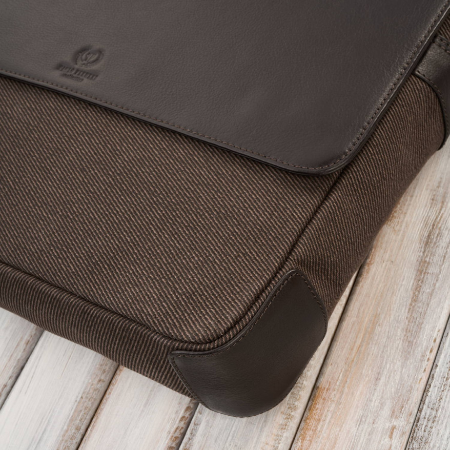 Torba męska na ramię na laptopa ze skóry naturalnej i canvasu brązowa AY-02-BR