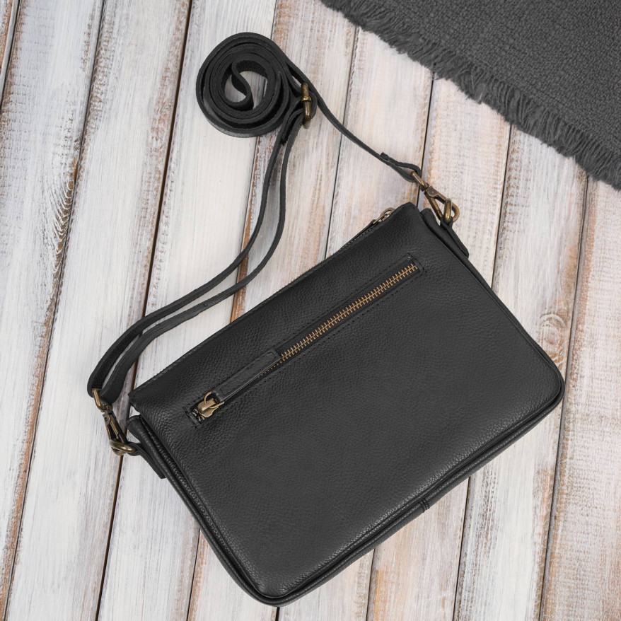 Torebka damska skórzana na ramię czarna kompaktowa listonoszka IM-04-BL