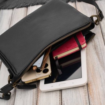 Torebka damska skórzana na ramię czarna kompaktowa listonoszka IM-04-BL