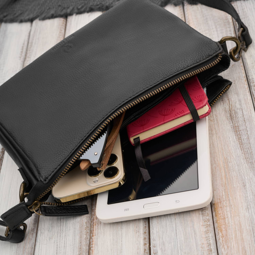 Torebka damska skórzana na ramię czarna kompaktowa listonoszka IM-04-BL