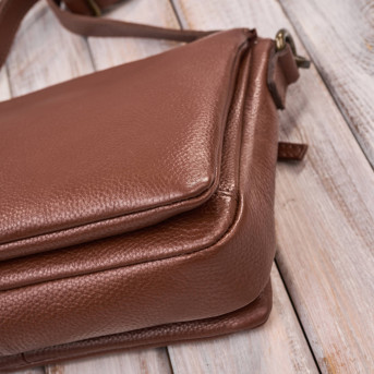 Torebka damska skórzana na ramię koniakowa kompaktowa listonoszka IM-04-CG