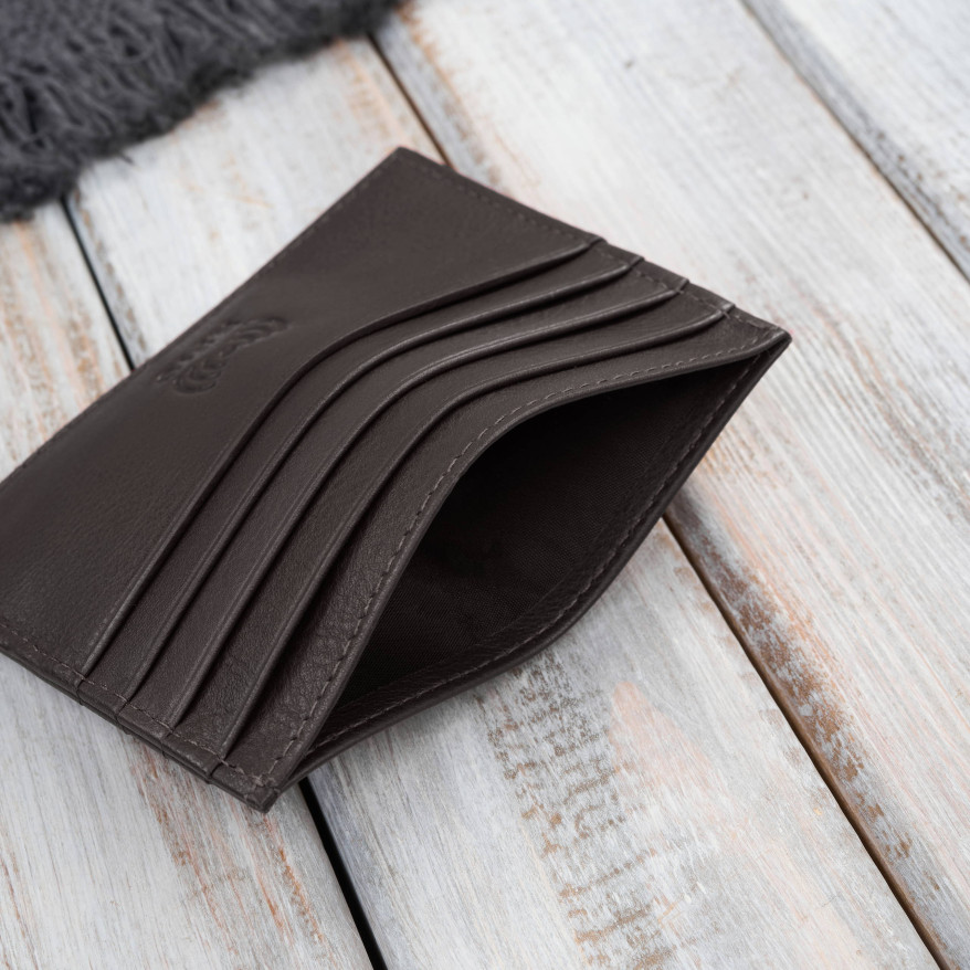 Skórzane etui na karty kredytowe z RFID klasyczne brązowe z wycięciem