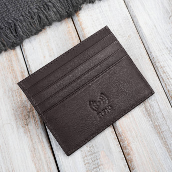Skórzane etui na karty kredytowe z RFID klasyczne brązowe z wycięciem
