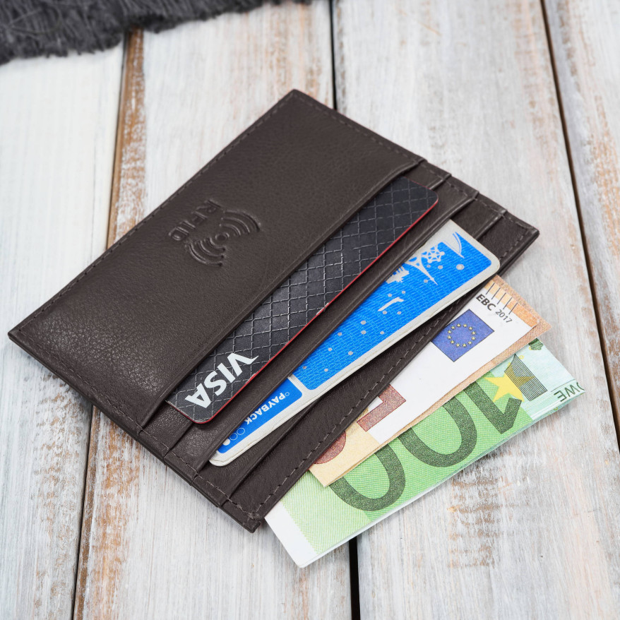 Skórzane etui na karty kredytowe z RFID klasyczne brązowe z wycięciem