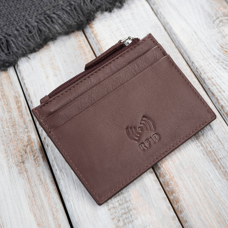 Skórzane etui na karty z kieszonką na suwak RFID koniakowe