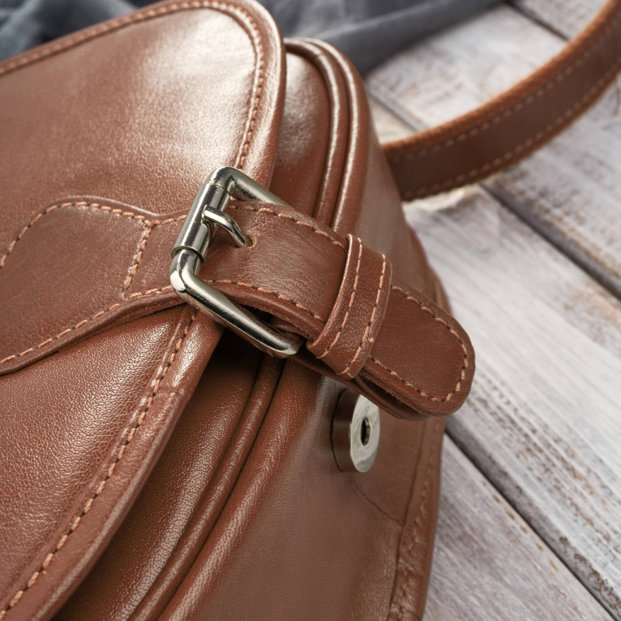 Torebka damska skórzana listonoszka ze skóry licowej czerwona T-39-KRD