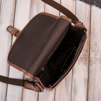 Torebka damska skórzana listonoszka ze skóry licowej czerwona T-39-KRD