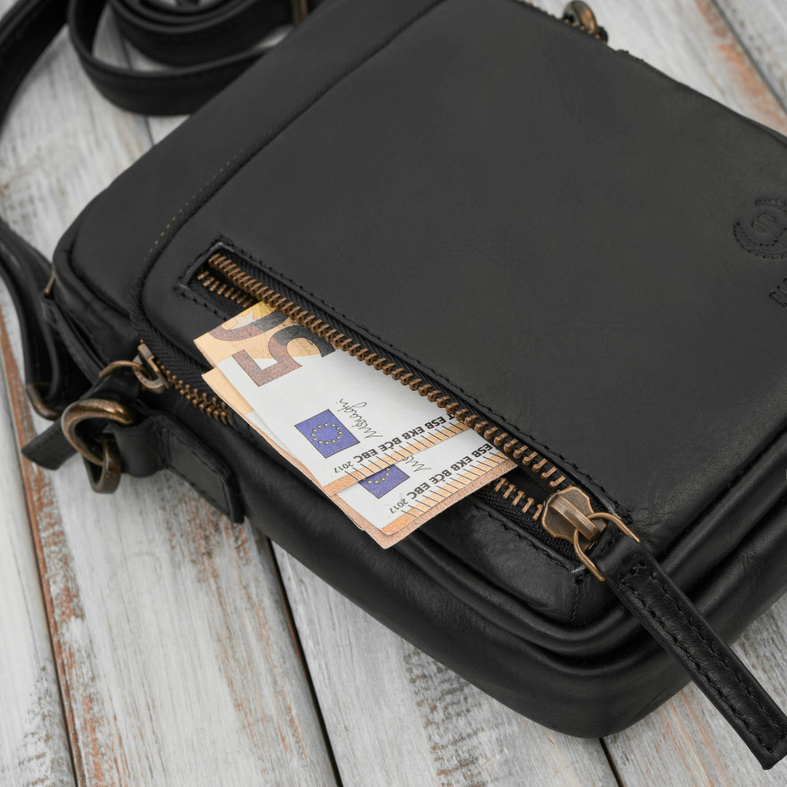 Saszetka męska skórzana na ramię czarna Paolo Peruzzi IM-02-BL | Mała i funkcjonalna