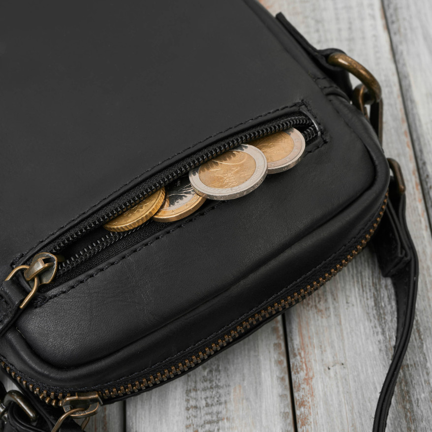 Saszetka męska skórzana na ramię czarna Paolo Peruzzi IM-02-BL | Mała i funkcjonalna