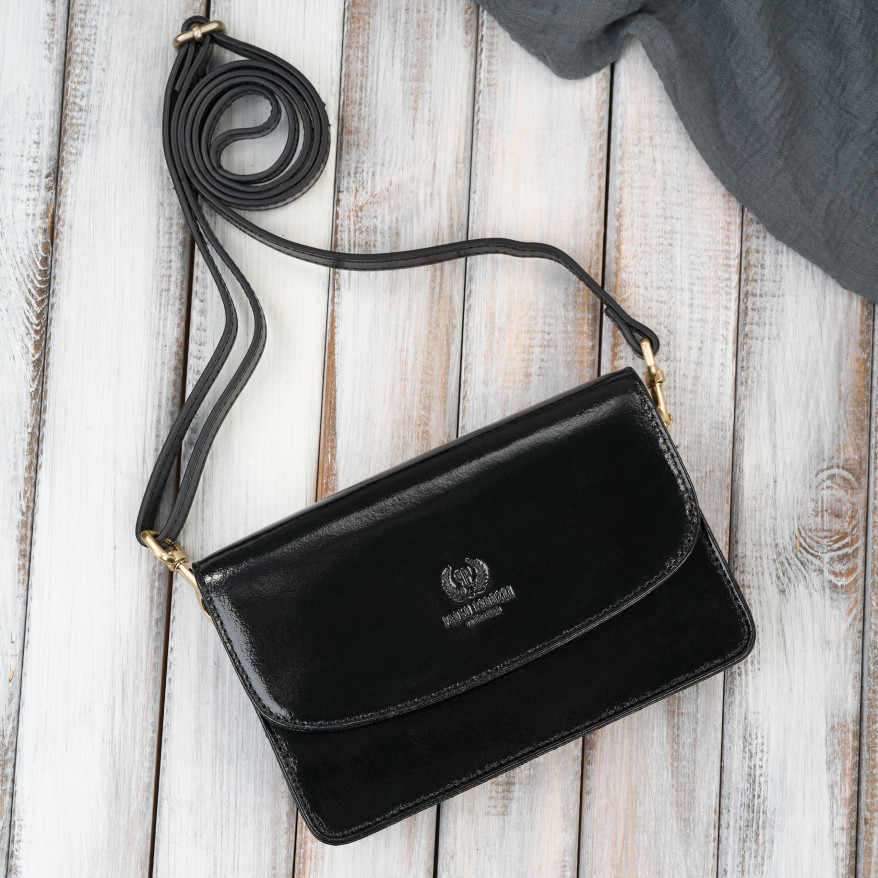 Mała czarna torebka damska skórzana lakierowana kopertówka Paolo Peruzzi AY-18-BL