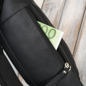 Saszetka męska skórzana nerka na pas czarna modna pojemna Paolo Peruzzi AY-28-BL