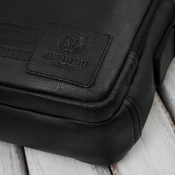 Saszetka męska skórzana czarna na ramię – miejska, klasyczna i pojemna AY-27-BL