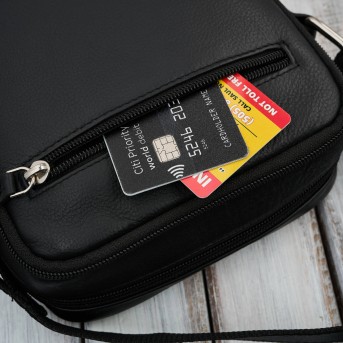 Saszetka męska skórzana czarna na ramię – miejska, klasyczna i pojemna AY-27-BL