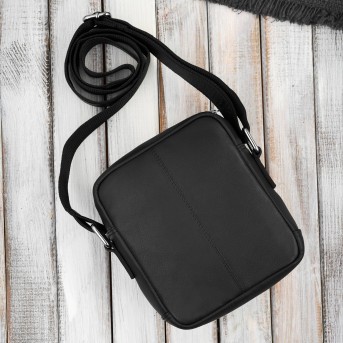 Saszetka męska skórzana czarna na ramię – miejska, klasyczna i pojemna AY-27-BL