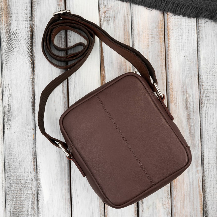 Saszetka męska skórzana brązowa na ramię – miejska, klasyczna i pojemna AY-27-BR