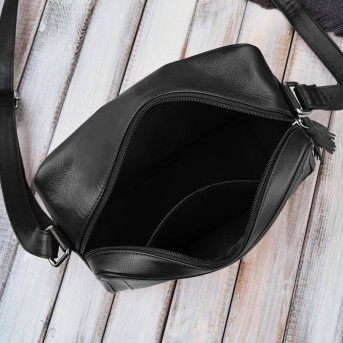 Torebka damska skórzana listonoszka Paolo Peruzzi AY-20-BL | czarna, elegancka i funkcjonalna