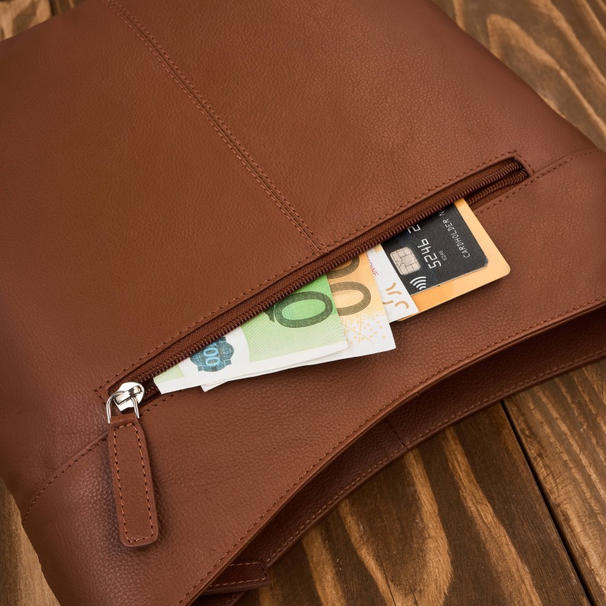 Torebka skórzana damska na ramię koniakowa listonoszka Paolo Peruzzi AY-23-CG