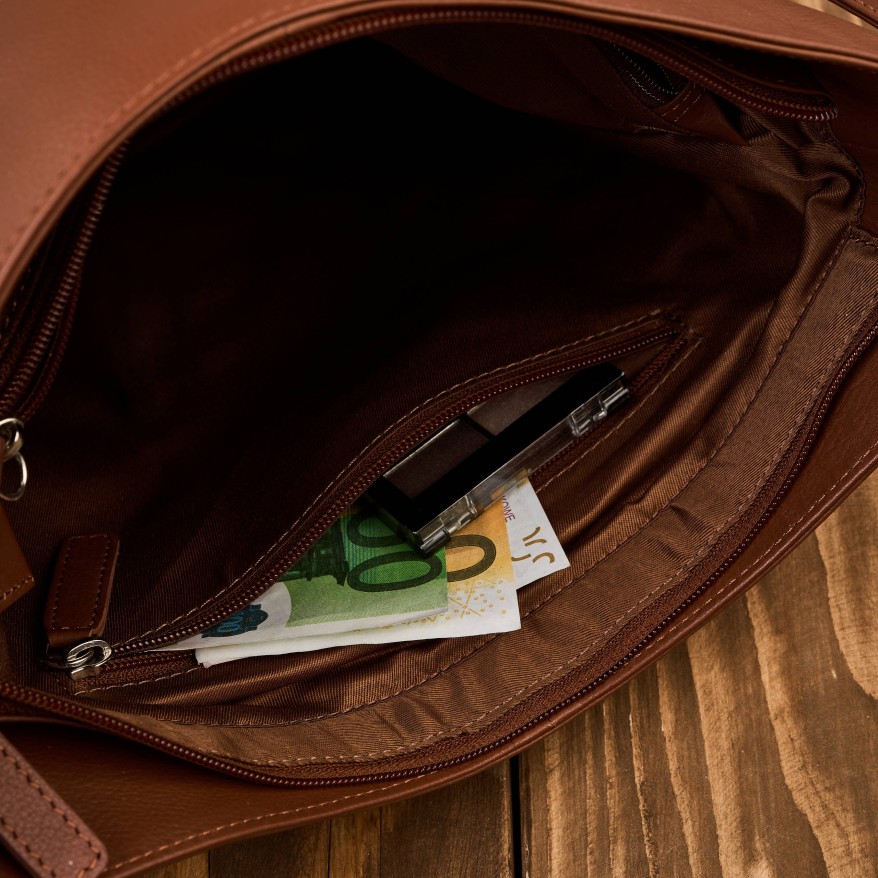 Torebka skórzana damska na ramię koniakowa listonoszka Paolo Peruzzi AY-23-CG