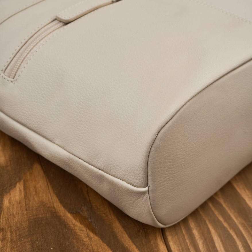 Torebka skórzana damska na ramię beżowa listonoszka Paolo Peruzzi AY-23-BG