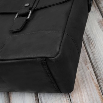 Torba skórzana męska na ramię na laptopa czarna vintage