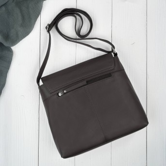 Listonoszka damska ze skóry naturalnej ciemnobrązowa klasyczna na co dzień AY-19-DBR Paolo Peruzzi