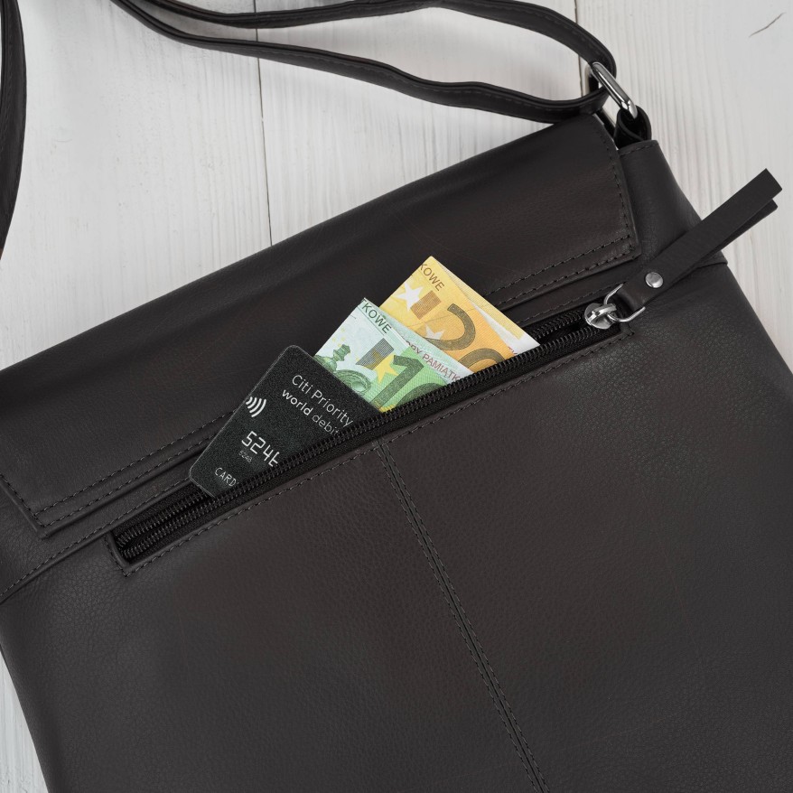 Listonoszka damska ze skóry naturalnej ciemnobrązowa klasyczna na co dzień AY-19-DBR Paolo Peruzzi