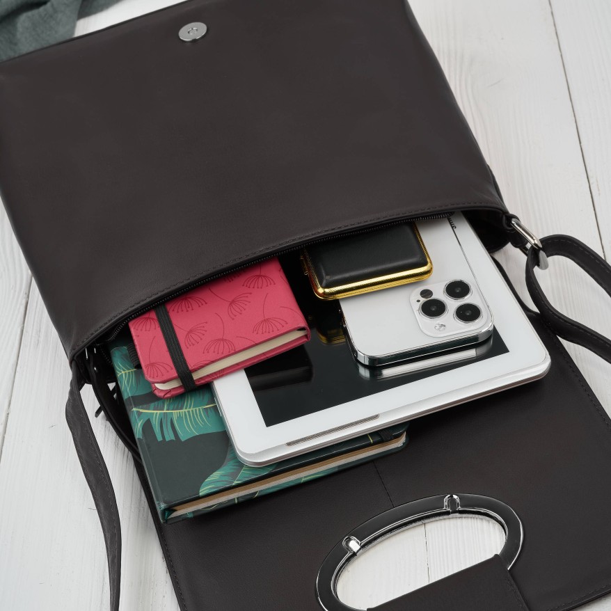 Listonoszka damska ze skóry naturalnej ciemnobrązowa klasyczna na co dzień AY-19-DBR Paolo Peruzzi