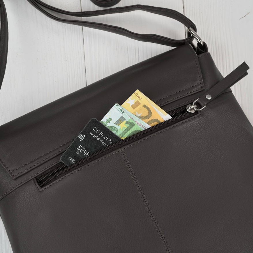 Listonoszka damska ze skóry naturalnej ciemnobrązowa klasyczna na co dzień AY-19-DBR Paolo Peruzzi