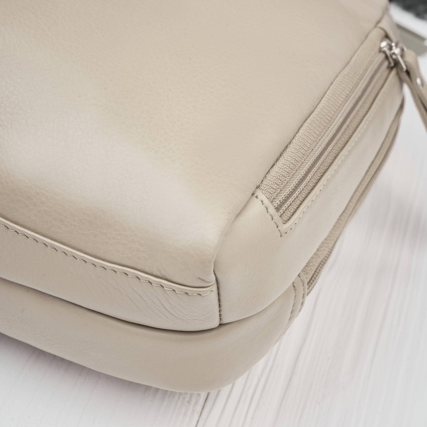 Plecak damski skórzany miejski mały czarny elegancki