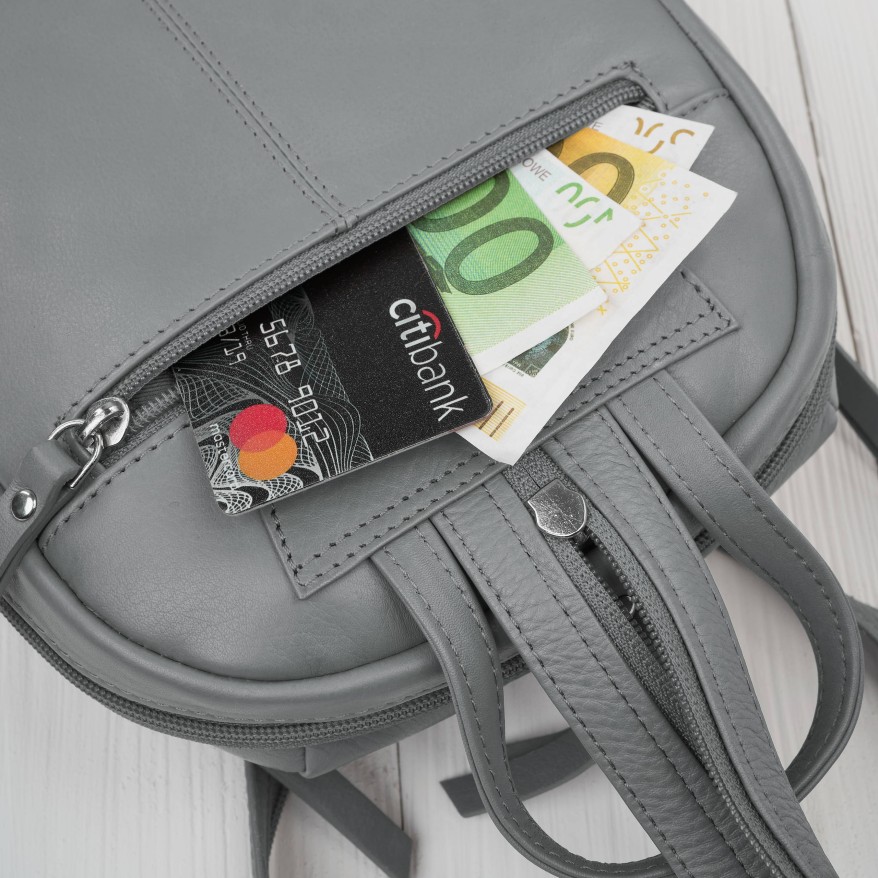 Plecak damski skórzany miejski mały czarny elegancki