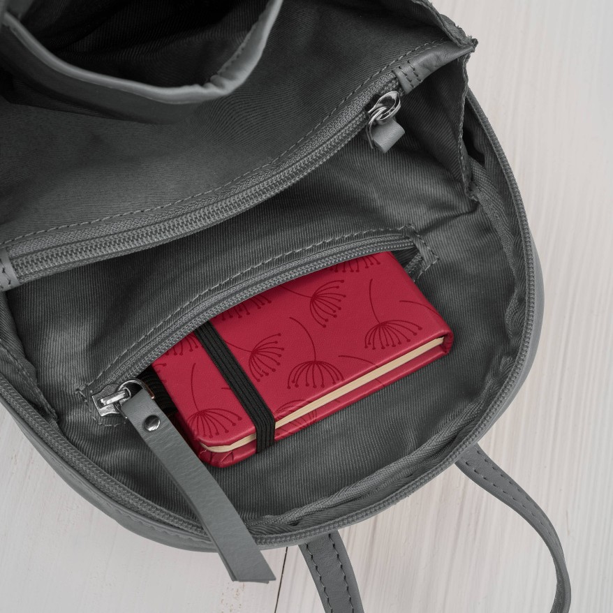 Plecak damski skórzany miejski mały czarny elegancki