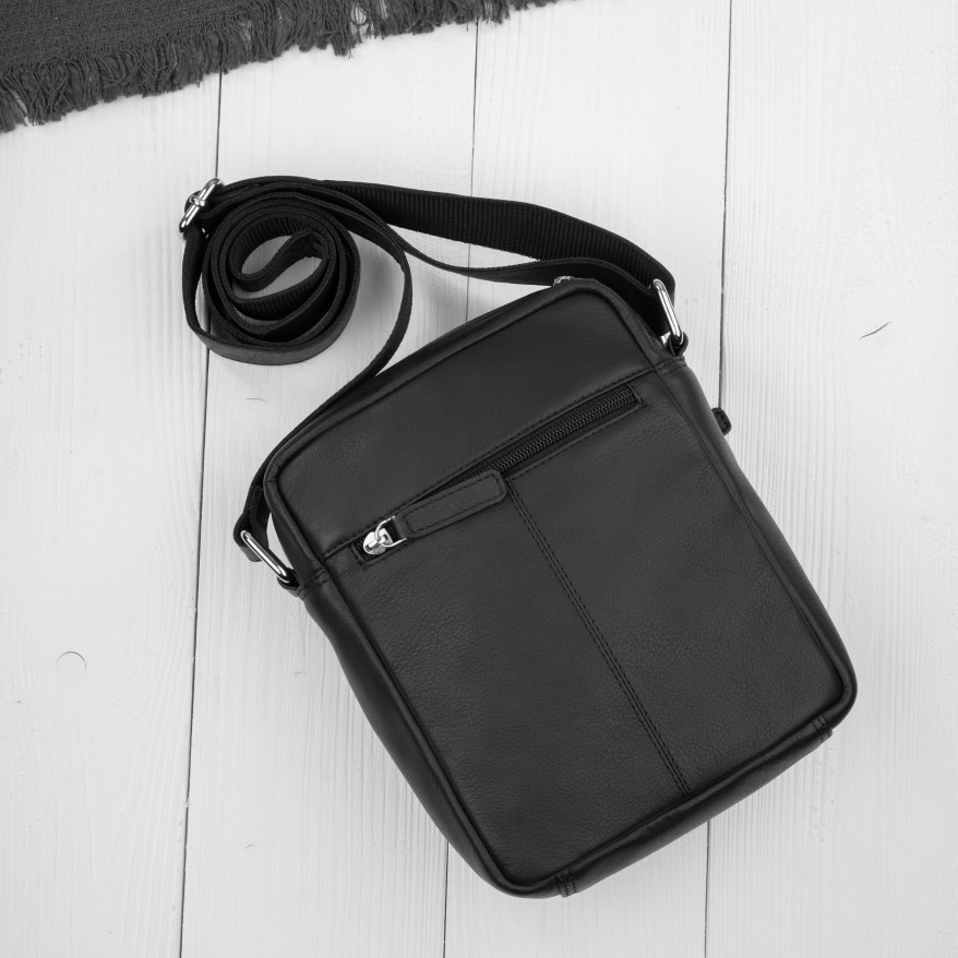 Saszetka męska skórzana na ramię czarna z wcięciem Paolo Peruzzi AY-30-BL