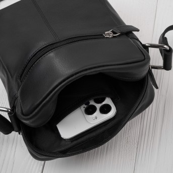 Saszetka męska skórzana na ramię czarna z wcięciem Paolo Peruzzi AY-30-BL