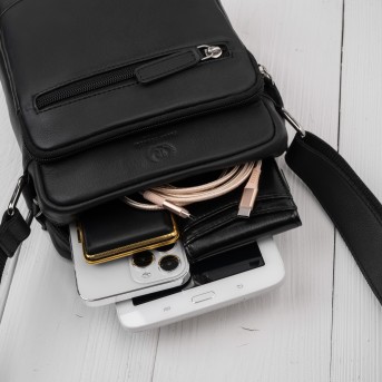 Saszetka męska skórzana na ramię czarna z wcięciem Paolo Peruzzi AY-30-BL