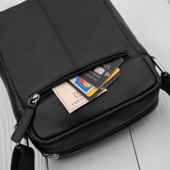 Saszetka męska skórzana na ramię czarna z wcięciem Paolo Peruzzi AY-30-BLCG