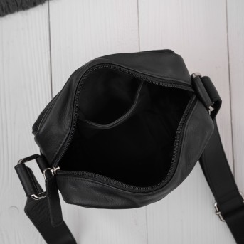 Saszetka męska skórzana na ramię listonoszka czarna Paolo Peruzzi AY-30-BLCG miejska