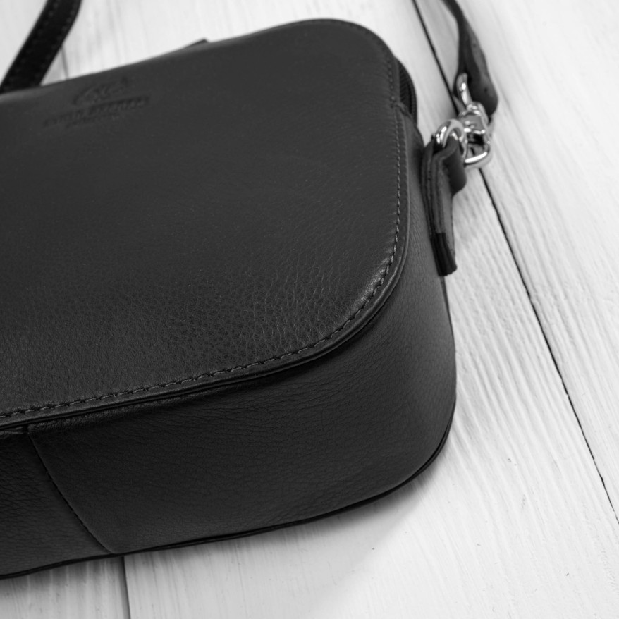 Mała torebka damska skórzana kopertówka na ramię czarna Paolo Peruzzi