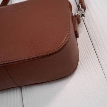 Torebka damska mała skórzana kopertówka na ramię koniakowa Paolo Peruzzi