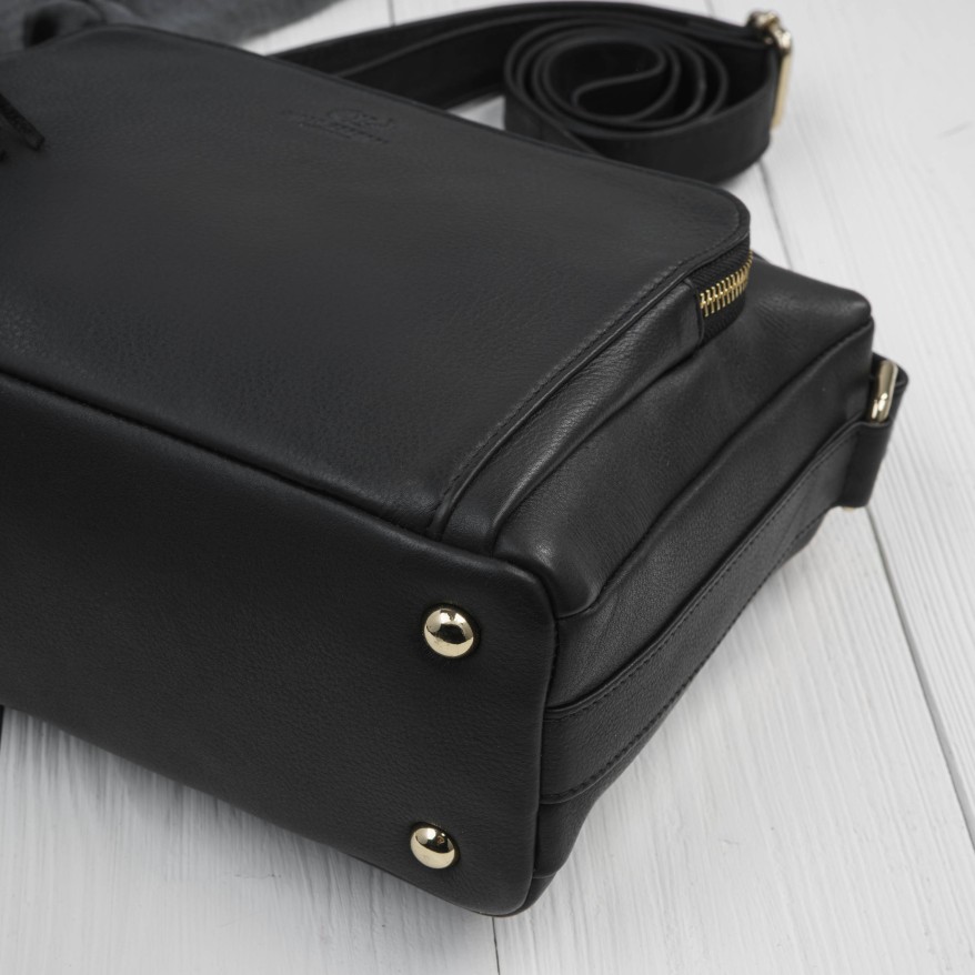 Klasyczna torebka damska na ramię skórzana czarna Paolo Peruzzi AY-22-BLZ