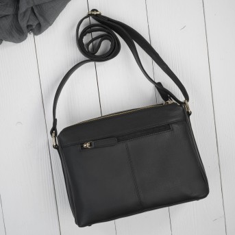 Klasyczna torebka damska na ramię skórzana czarna Paolo Peruzzi AY-22-BLZ