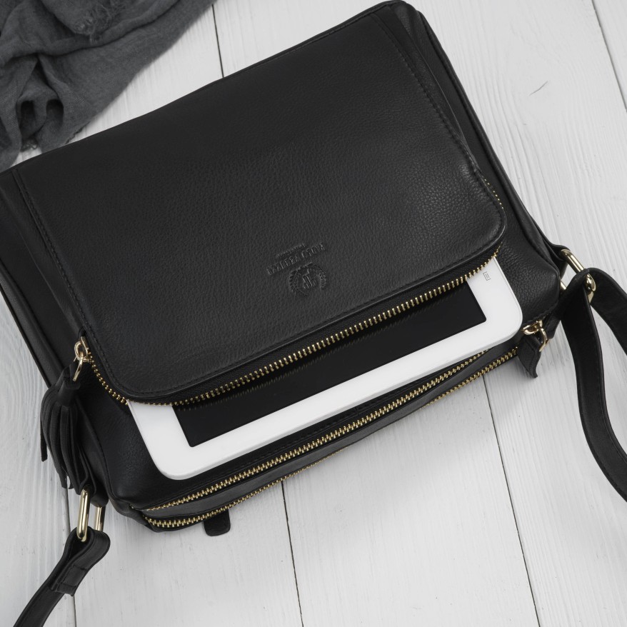 Klasyczna torebka damska na ramię skórzana czarna Paolo Peruzzi AY-22-BLZ