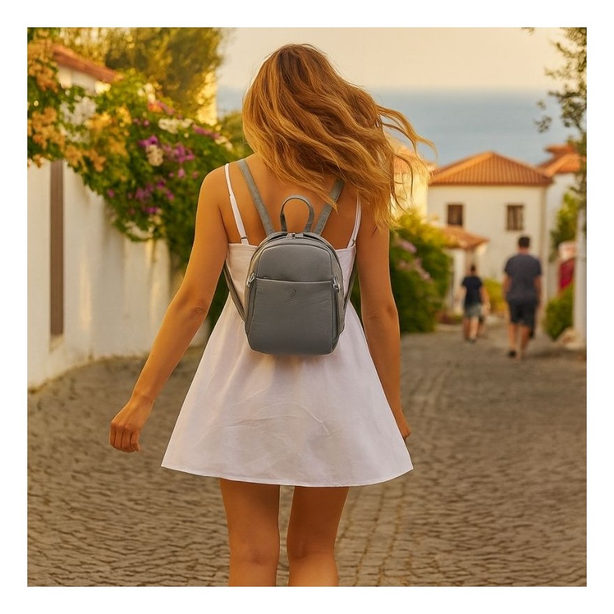 Plecak damski skórzany miejski mały czarny elegancki