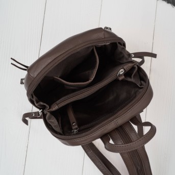 Stylowy zestaw damski Paolo Peruzzi – skórzany plecak miejski oraz elegancka mała torebka.