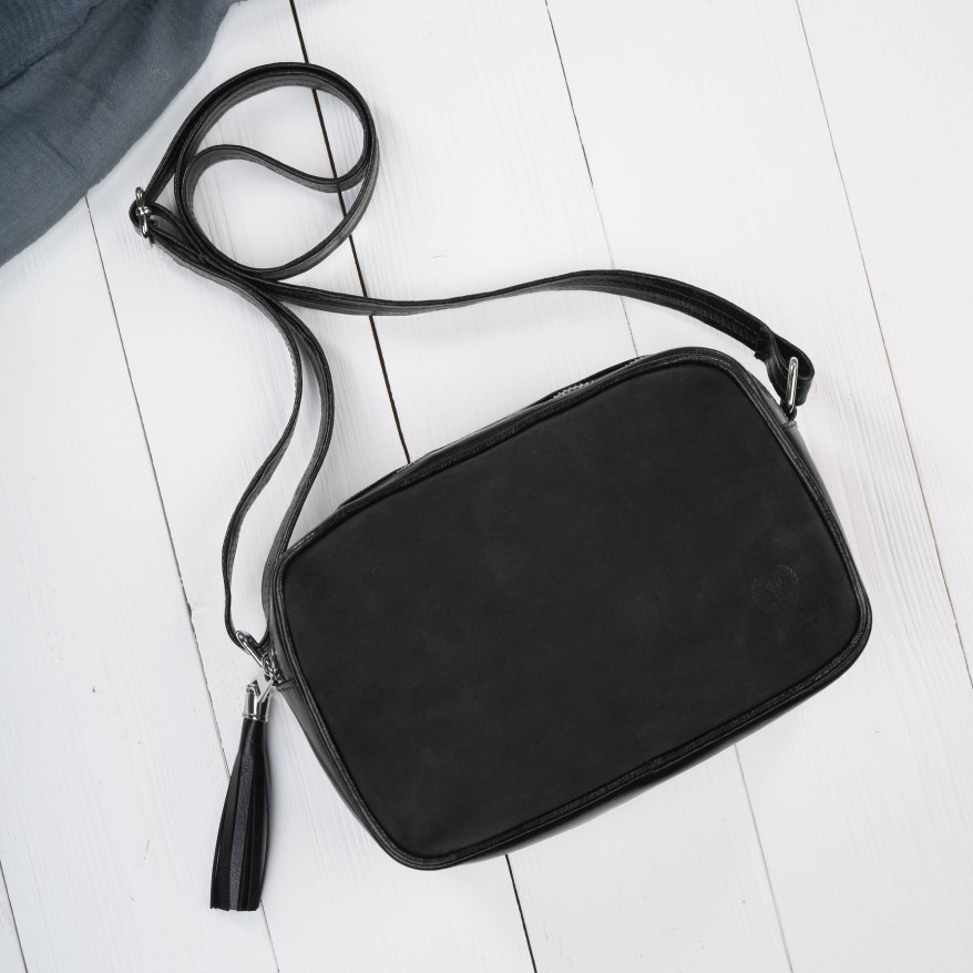 Torebka damska listonoszka skórzana czarna z dodatkiem zamszu