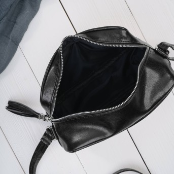 Torebka damska listonoszka skórzana czarna z dodatkiem zamszu