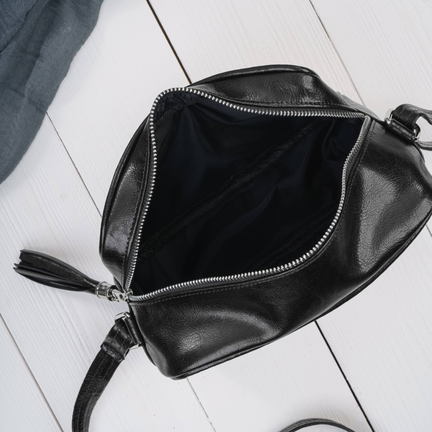 Torebka damska listonoszka skórzana czarna z dodatkiem zamszu