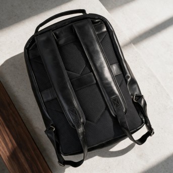 Plecak skórzany Paolo Peruzzi SL-15-BL czarny na laptopa 15,6″