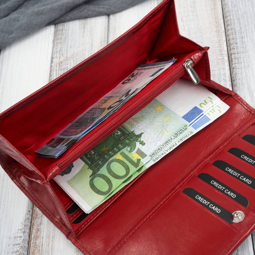 Portfel damski skórzany z tłoczeniem w kwiaty czerwony z RFID Paolo Peruzzi AL-12-RD