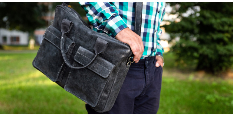 Co powinna posiadać solidna torba męska do pracy?